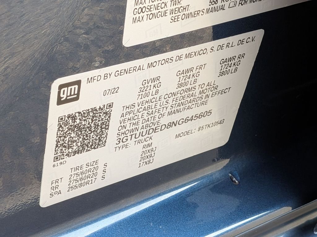 Used 2022 Blue GMC SLT image 32