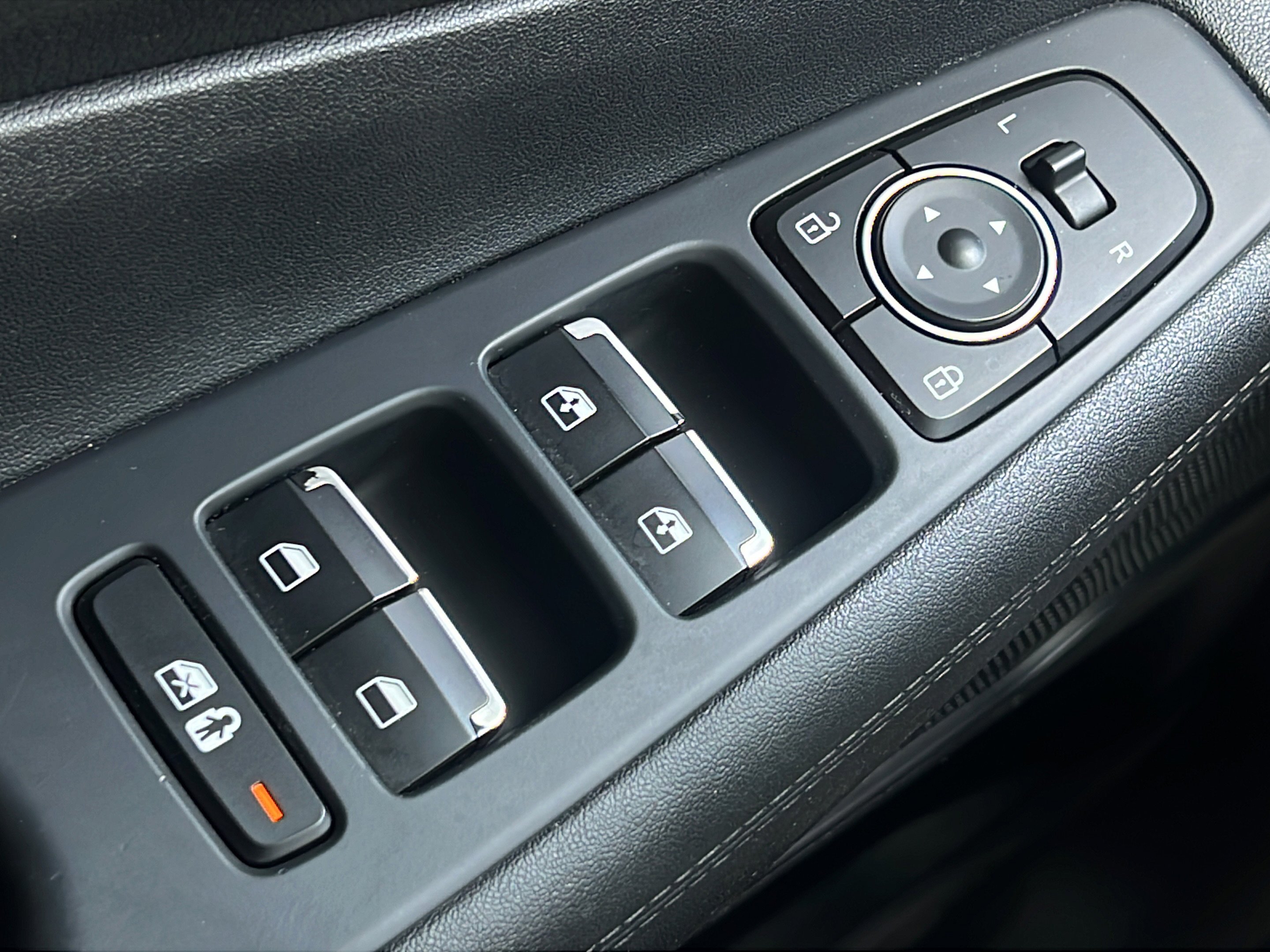Used 2023 Hampton Gray Hyundai SEL image 19