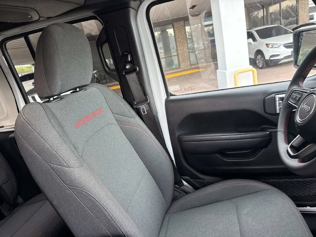 Used 2025 White Jeep Rubicon image 21