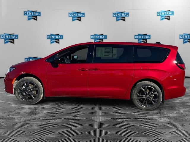 New 2026 Red Hot Pearl-Coat Exterior Paint Chrysler Select image 2