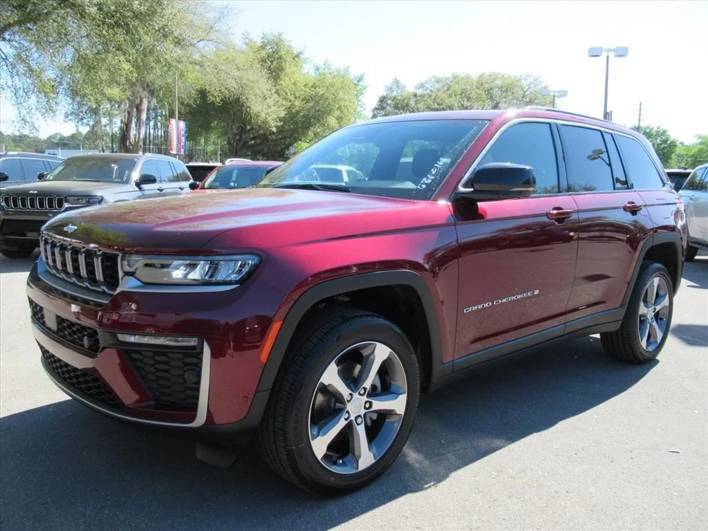 New 2026 Velvet Red Pearl-Coat Exterior Paint Jeep Limited image 3