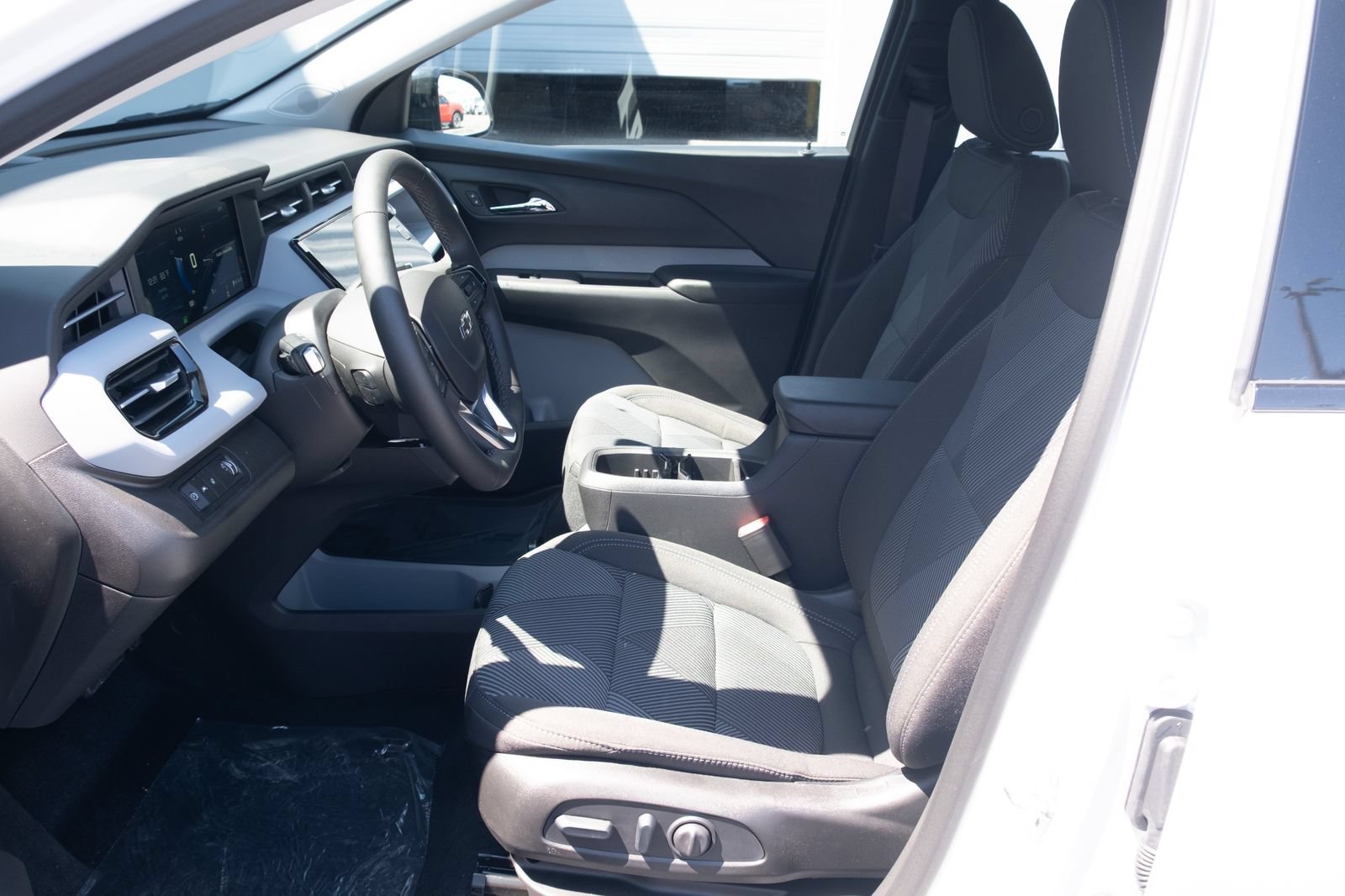 New 2027 Summit White Chevrolet LT image 10