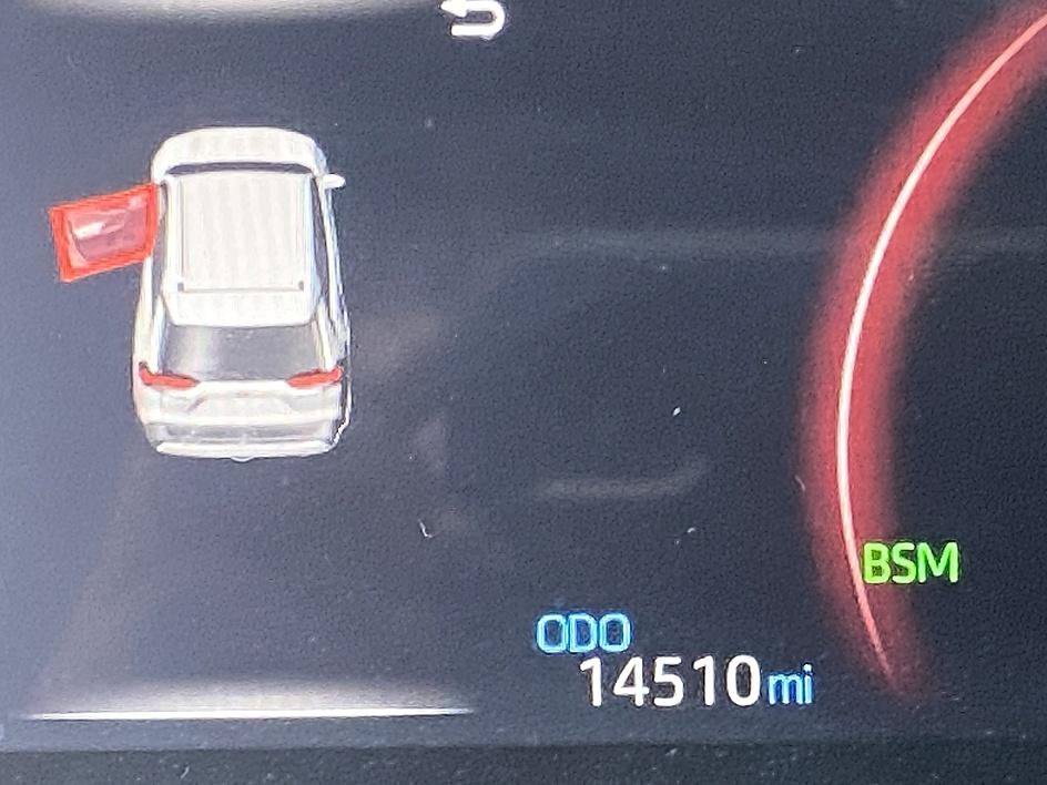 Used 2025 Ice Toyota XLE image 17