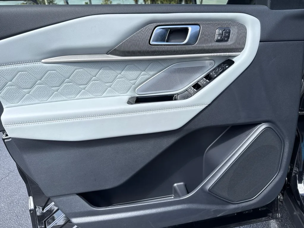New 2026 Black Ford Platinum image 17