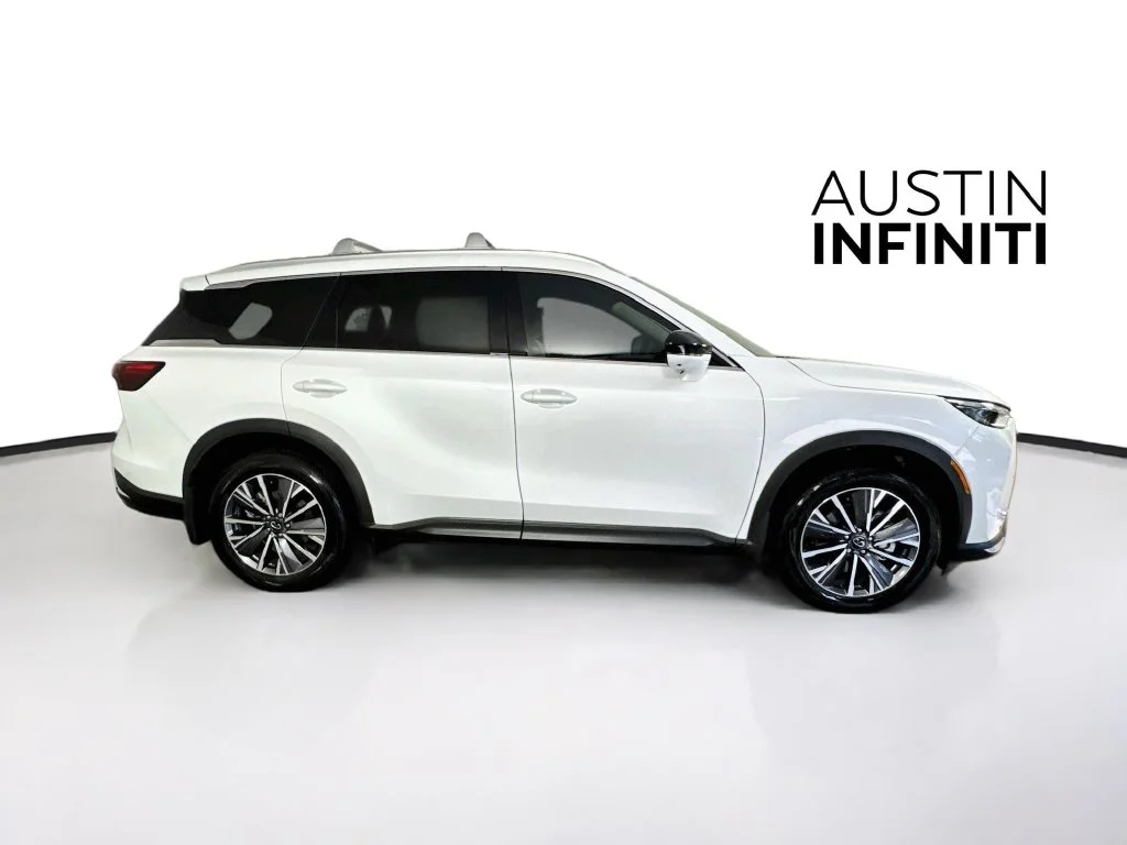 Certified Used 2027 White INFINITI LUXE image 11