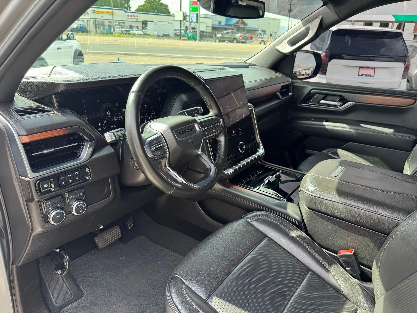 Used 2025 Silver GMC Denali image 28