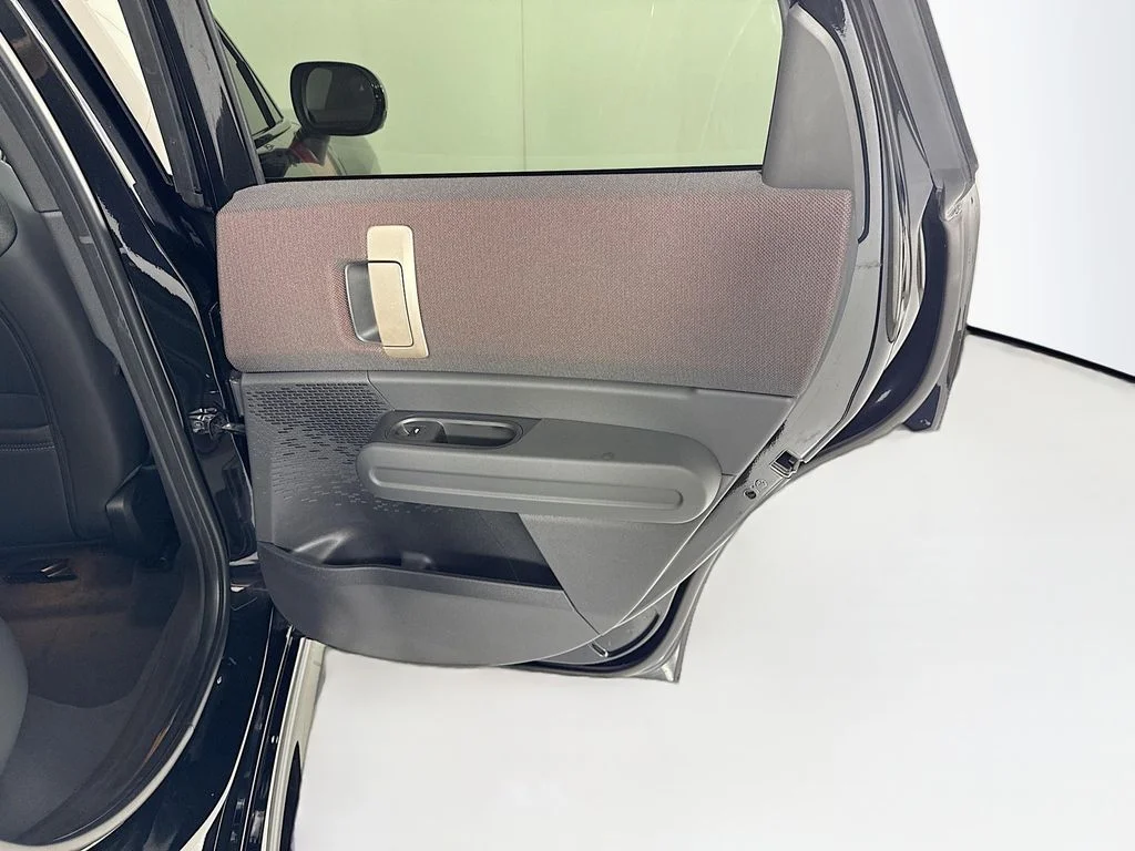 New 2027 Midnight Black II Metallic MINI Iconic image 27