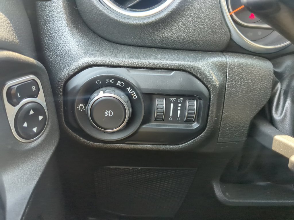 Used 2022 Black Clearcoat Jeep Unlimited Sahara image 21