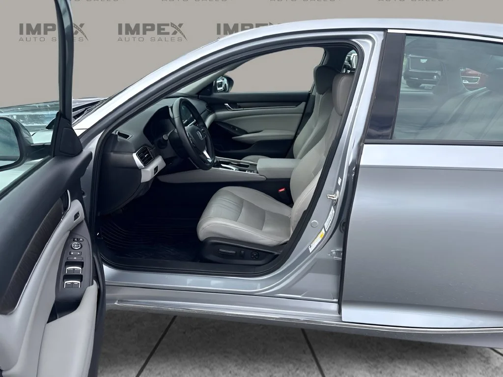 Used 2019 Silver Honda EX-L image 28