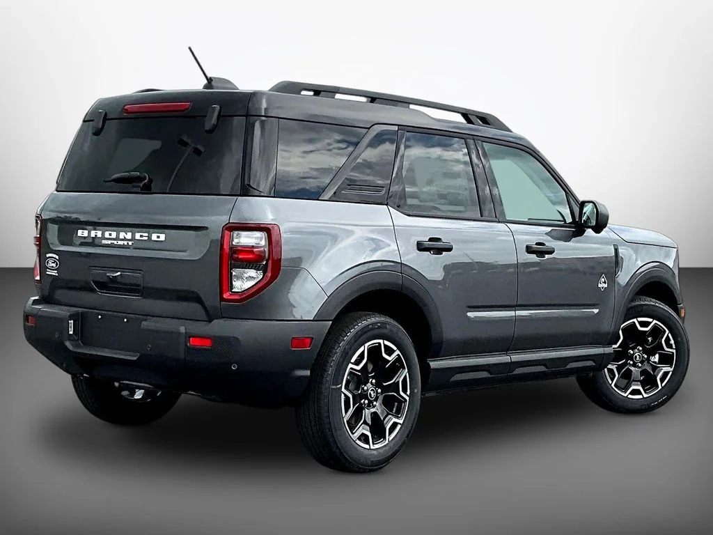 New 2026 Carbonized Gray Metallic Ford Outer Banks® image 15