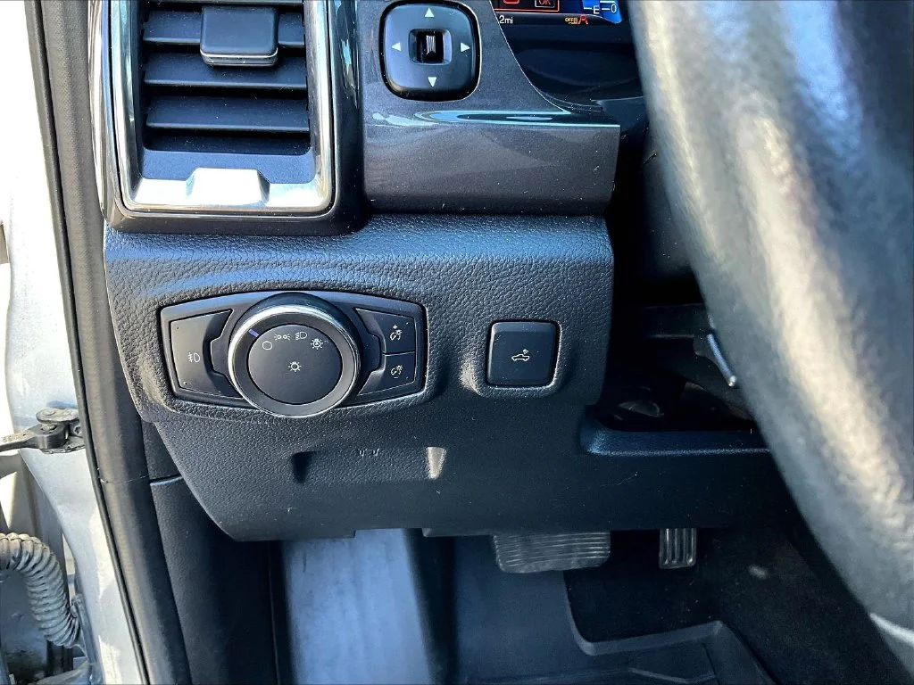 Used 2020 Silver Metallic Ford Lariat image 20