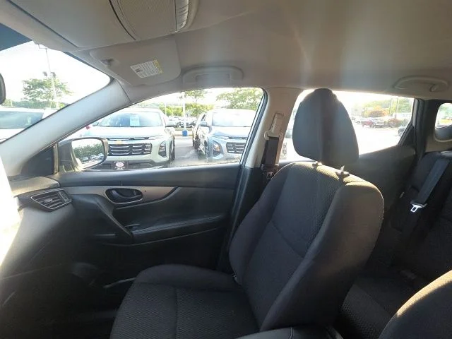 Used 2020 Silver Nissan S image 23