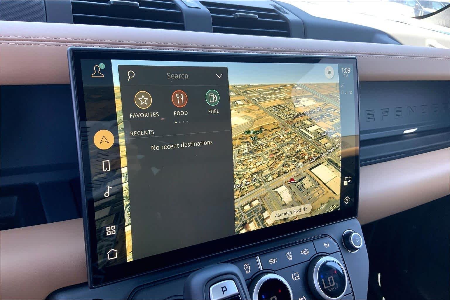 New 2026 Santorini Black LAND ROVER X-Dynamic SE image 17