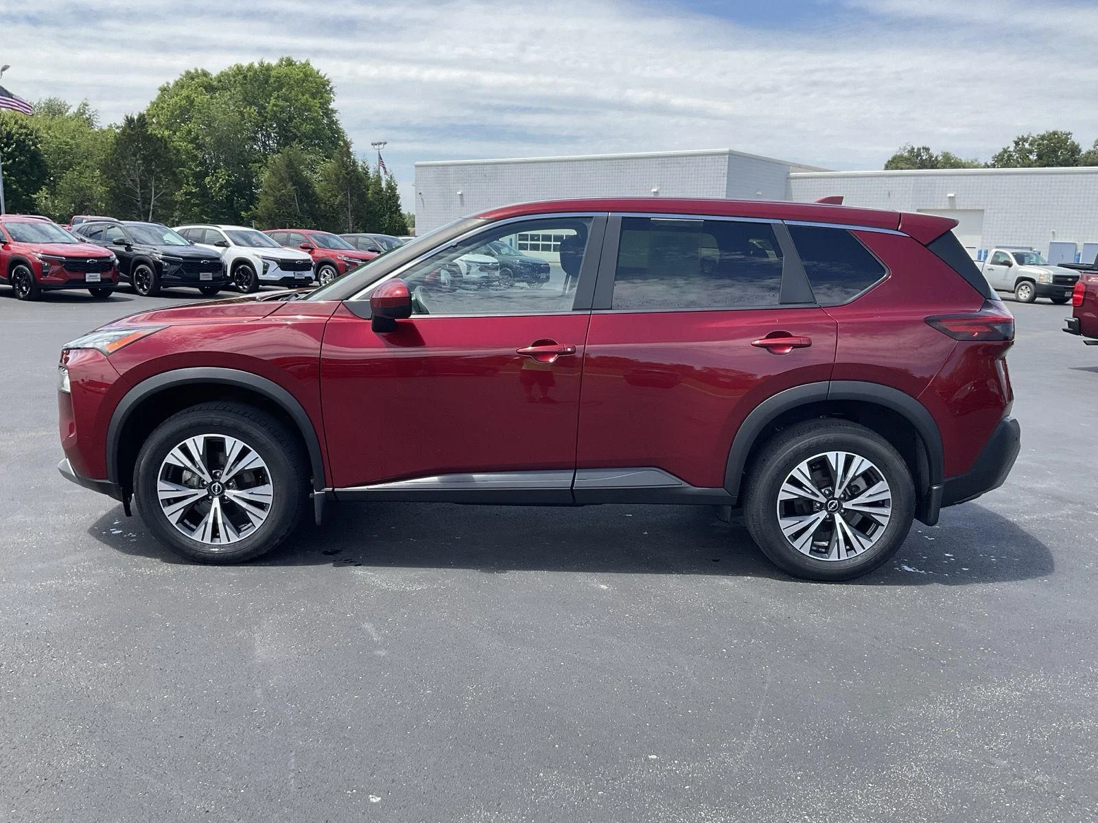 Used 2023 Scarlet Ember Tintcoat Nissan SV image 4