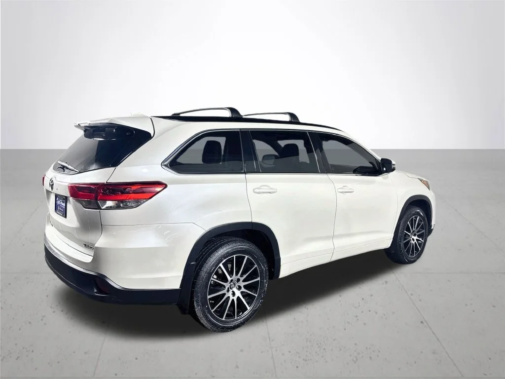 Used 2017 White Toyota SE image 6