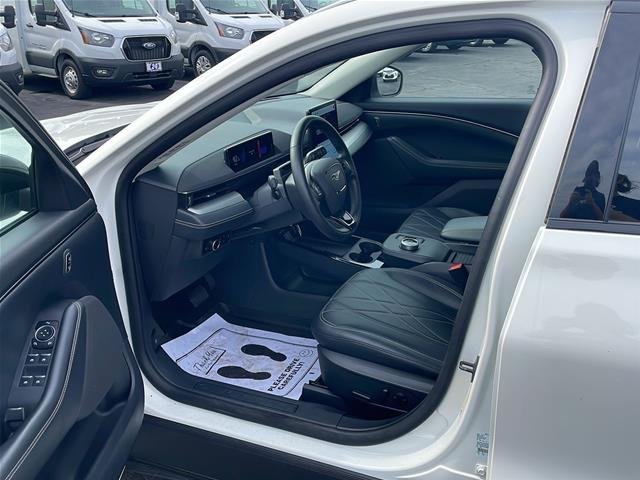Used 2023 Star White Ford Select image 41