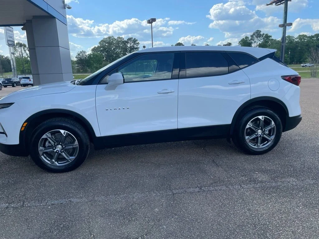 2025 Chevrolet Blazer 2.0T 2LT FWD's photo