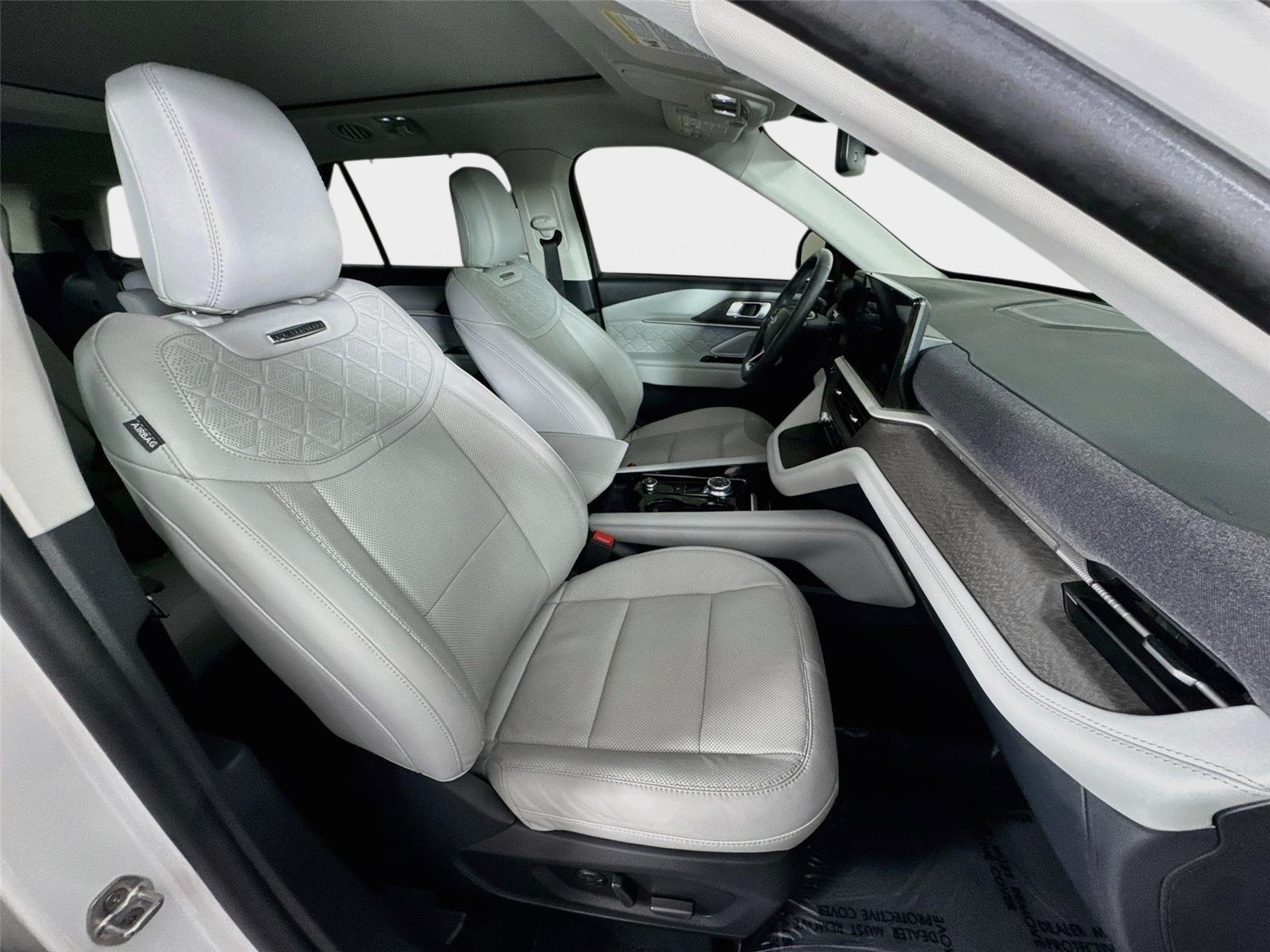 Used 2025 White Metallic Ford Platinum image 30