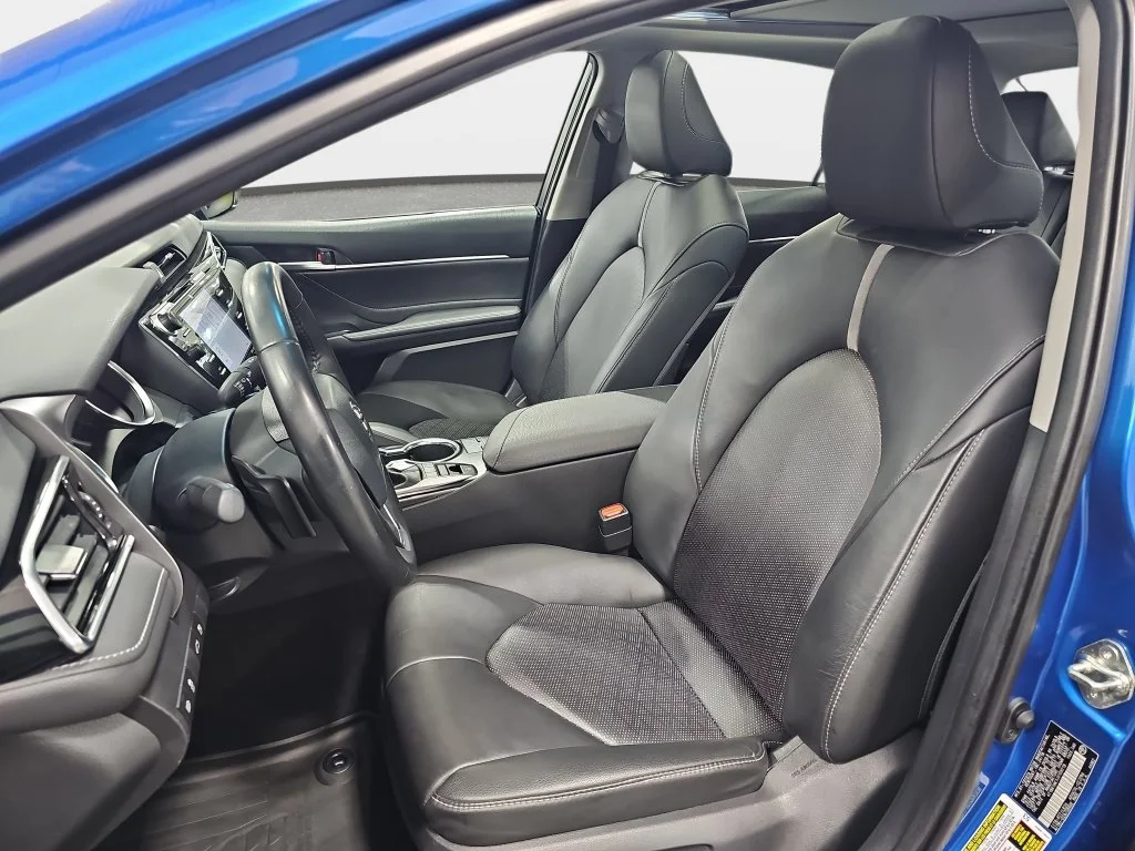 Used 2018 Blue Toyota XSE image 17