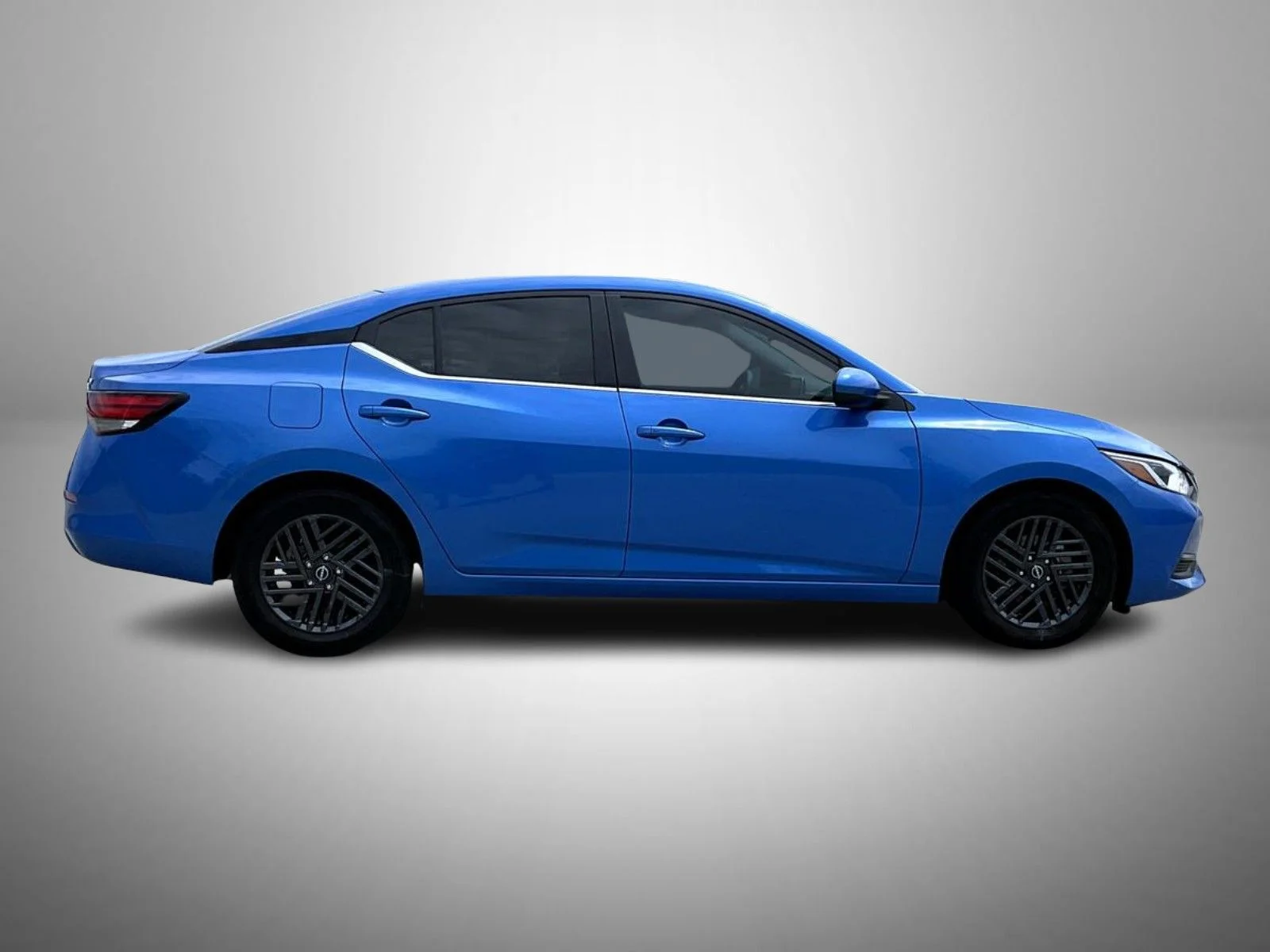 Used 2023 Blue Nissan SV image 4