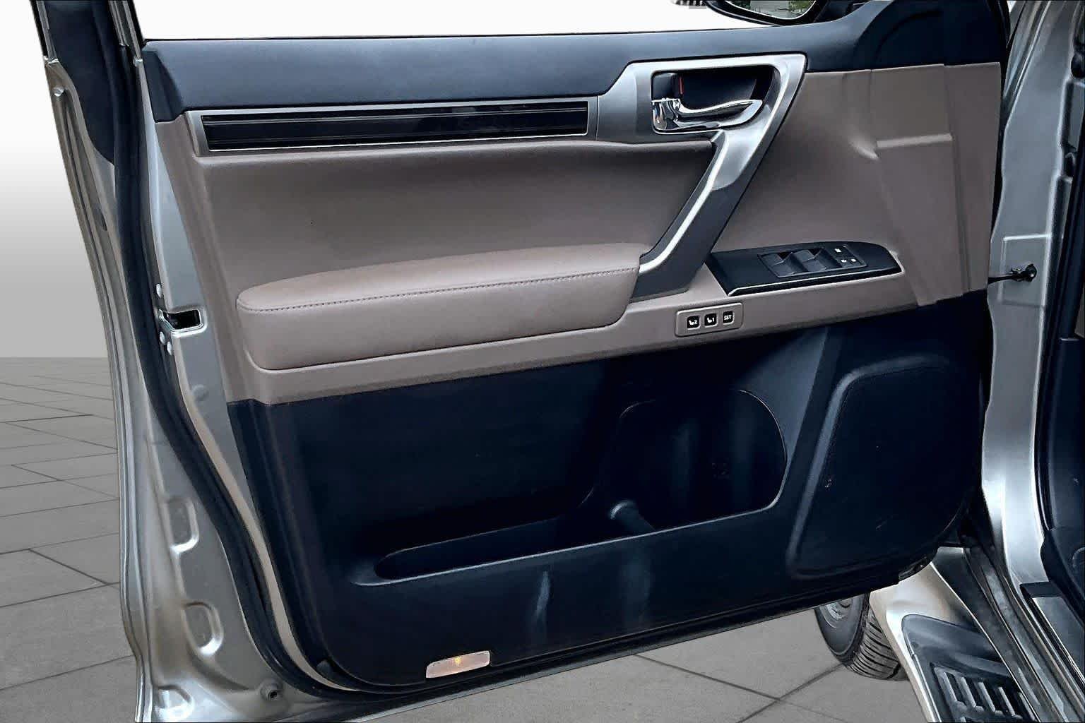 Used 2023 Atomic Silver Lexus Premium image 19