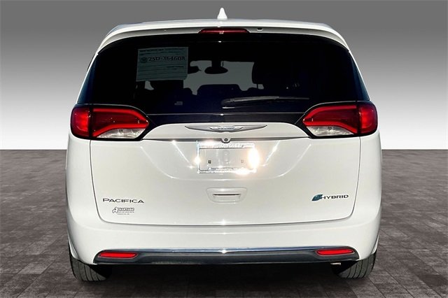 2017 Chrysler Pacifica Hybrid Touring Plus photo 4