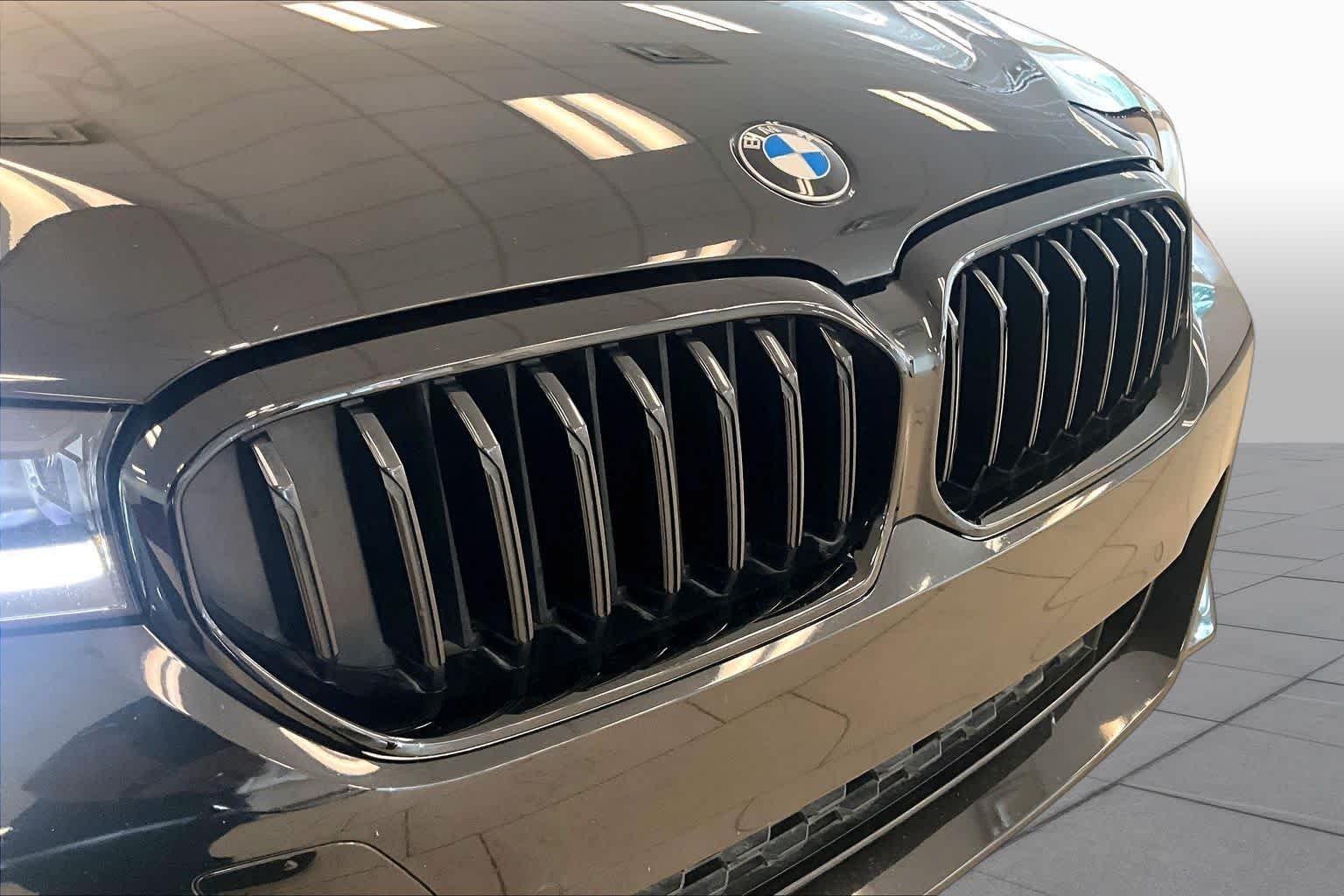 Used 2023 Black Sapphire Metallic BMW 540i image 27