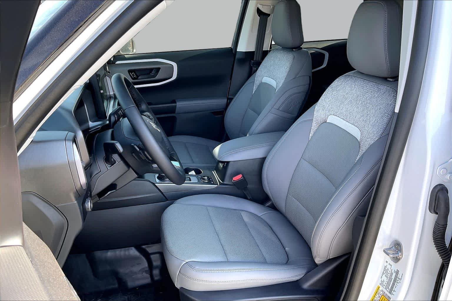 New 2026 Oxford White Ford Badlands® image 7