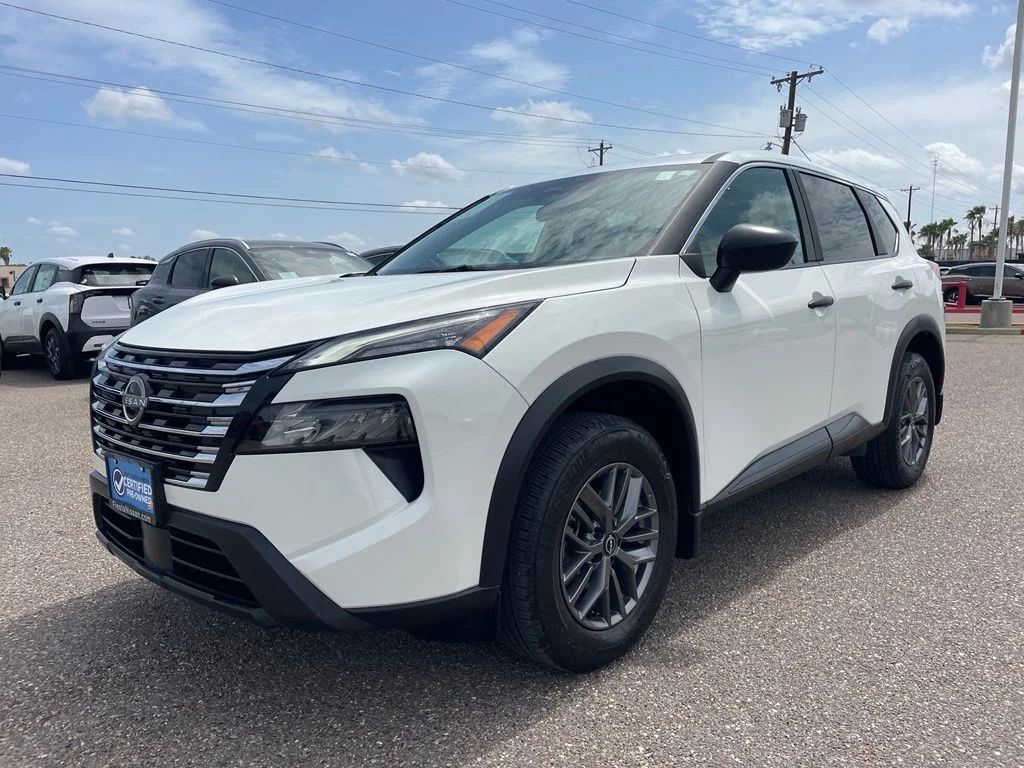 Used 2025 White Nissan S image 3