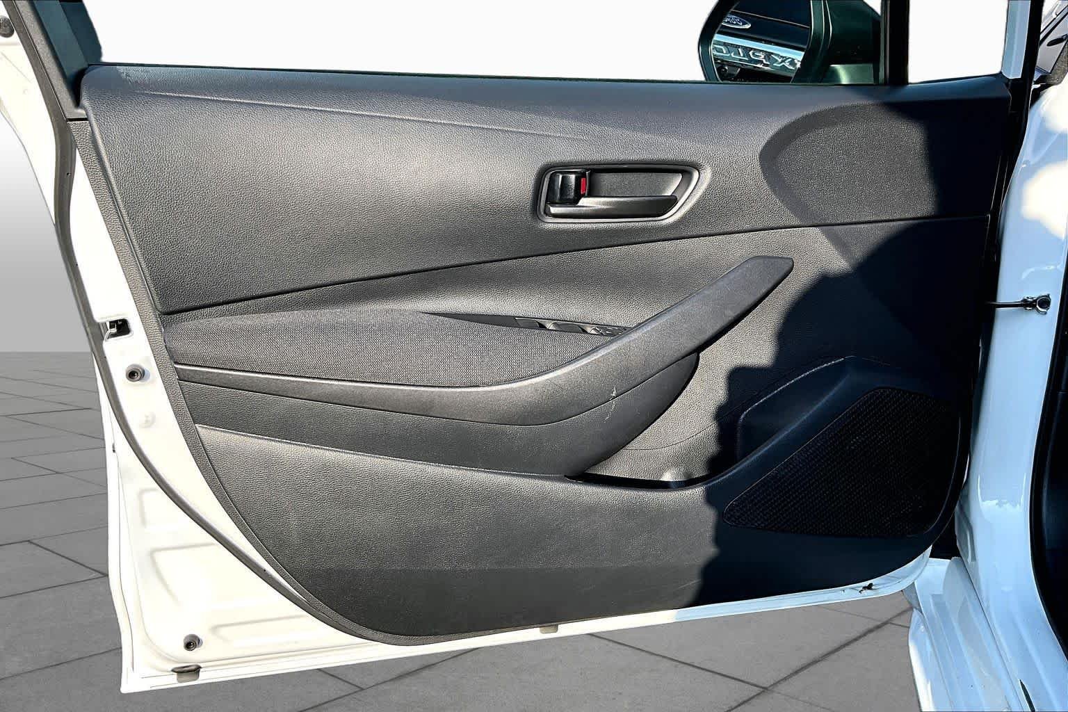 Used 2025 Wind Chill Pearl Toyota LE image 22