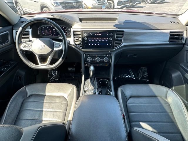 Used 2021 Blue Volkswagen SEL Premium image 29