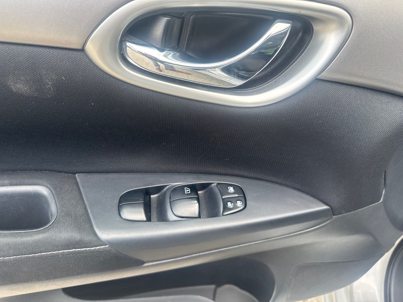 Used 2015 Silver Nissan SV image 12