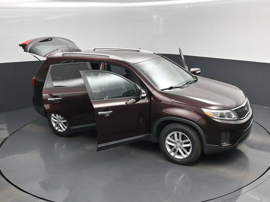 Used 2015 Red Kia LX image 19