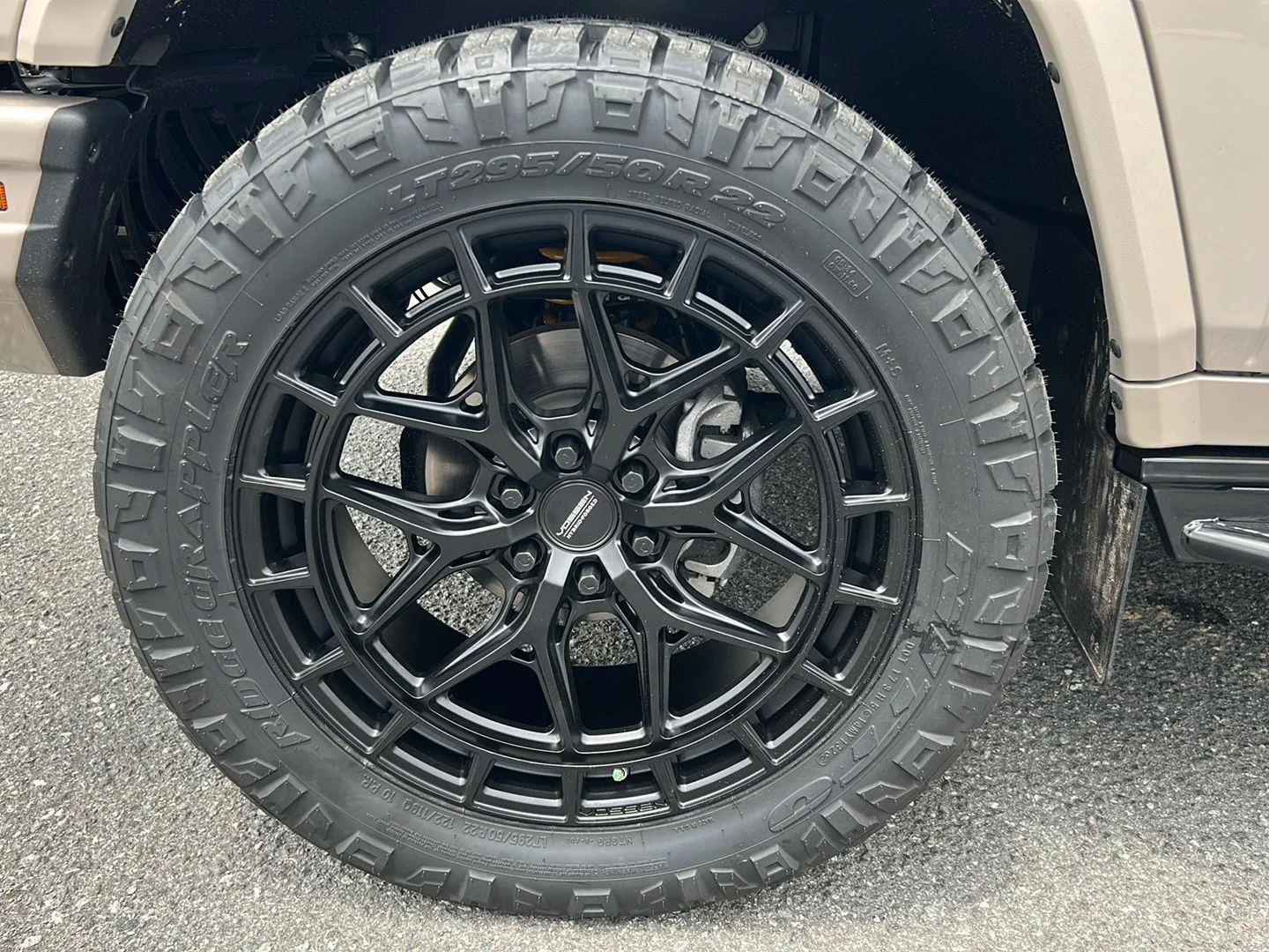 New 2025 Magic Mushroom INEOS Fieldmaster Edition *Monopaint Pkg**Vossen 22" Wheels* image 9