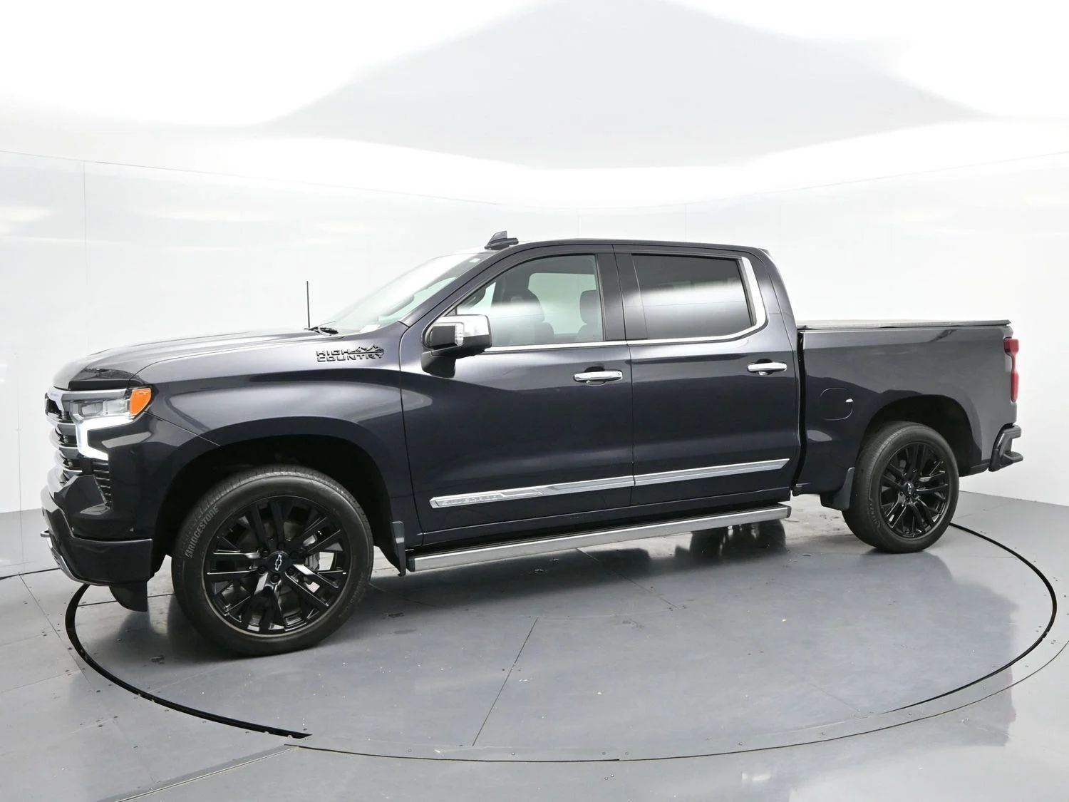 Used 2023 Dark Ash Metallic Chevrolet High Country image 4