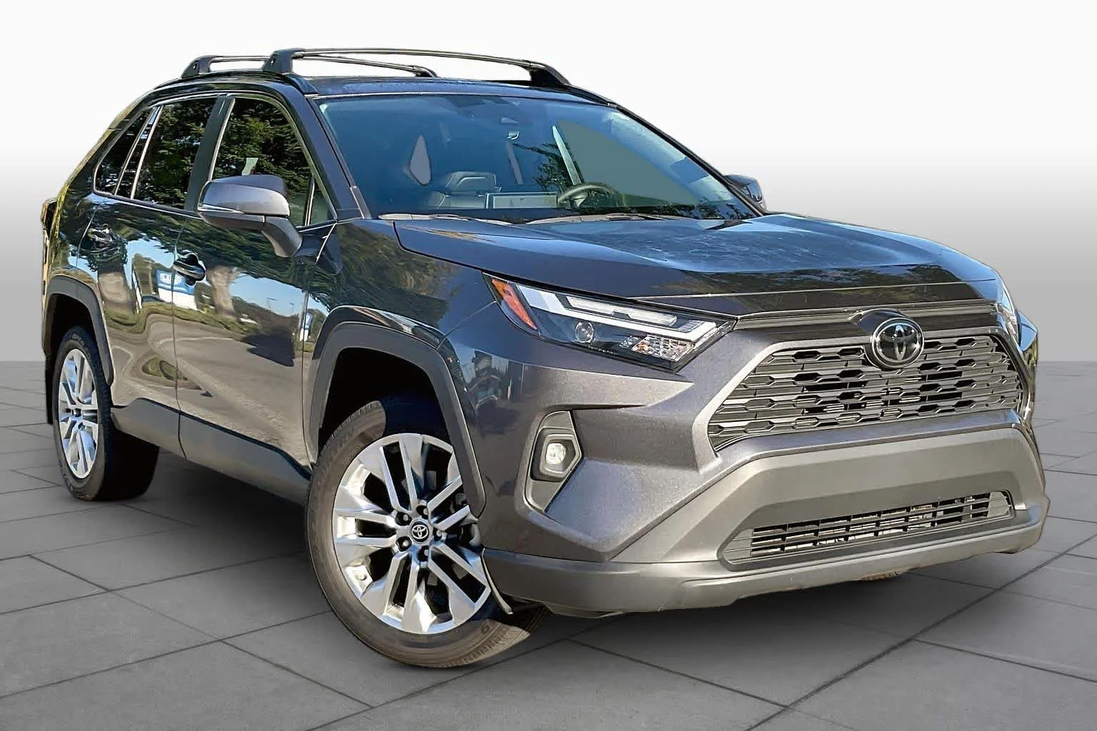 Used 2025 Magnetic Gray Metallic Toyota XLE Premium image 3