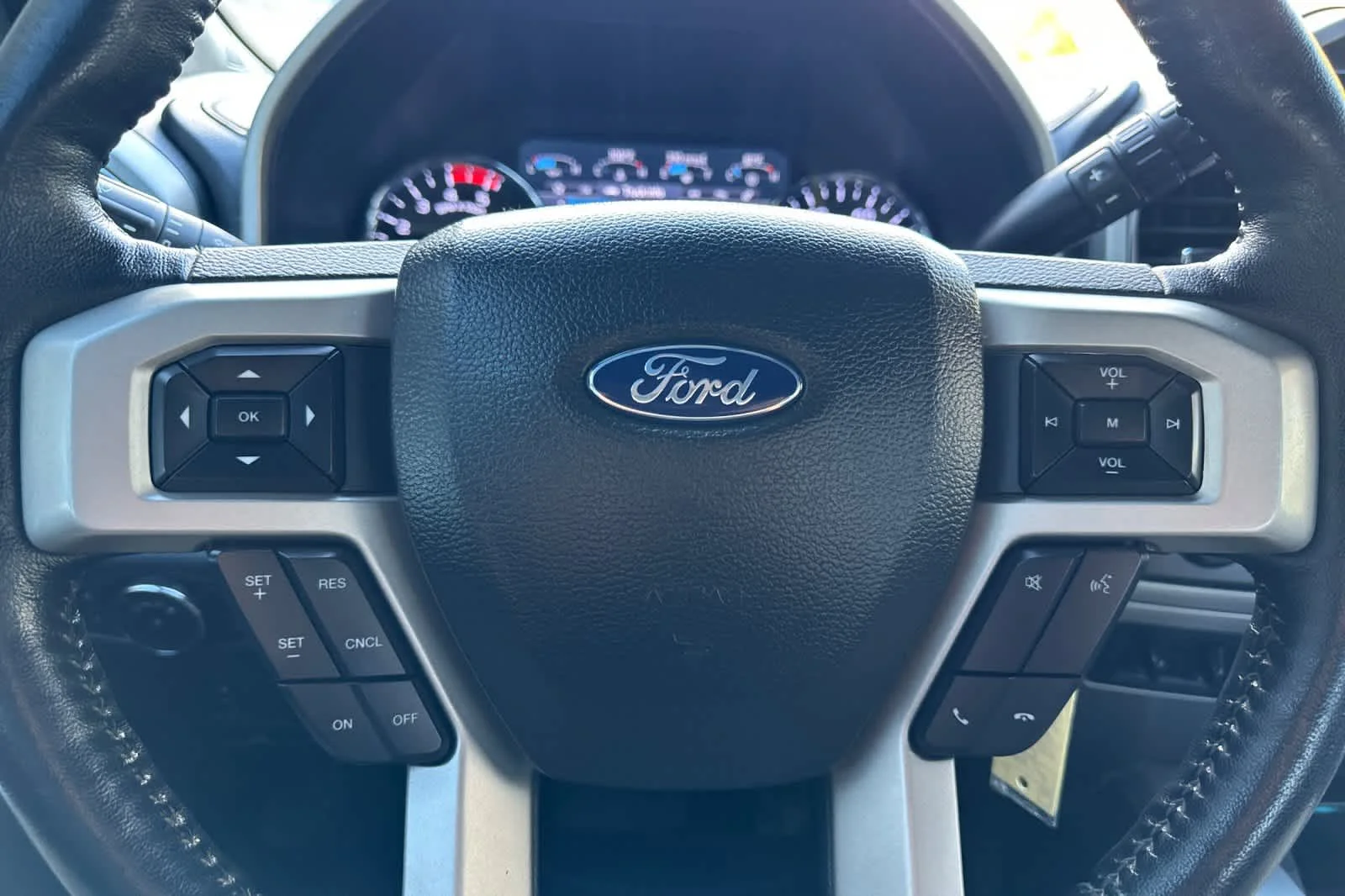 Used 2022 Stone Gray Metallic Ford LARIAT image 22