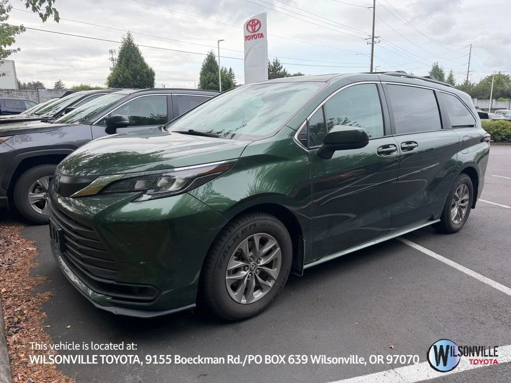 2024 Toyota Sienna LE 8-Passenger Hybrid AWD's photo