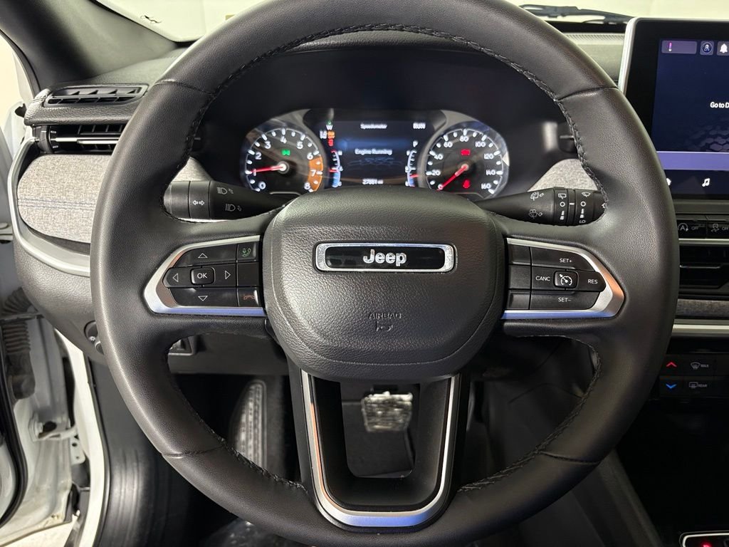 Used 2024 White Jeep Latitude image 17