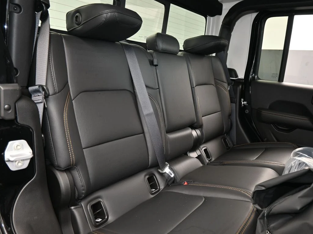 New 2026 Black Clear-Coat Exterior Paint Jeep Sahara image 34