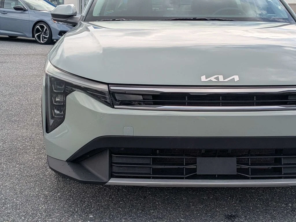 Used 2025  Kia EX image 10