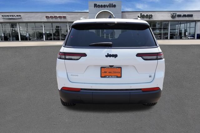 New 2026 Bright White Clear-Coat Exterior Paint Jeep Limited image 4
