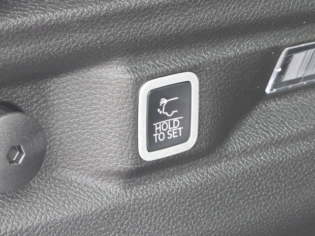 New 2026 Bright White Clear-Coat Exterior Paint Jeep Limited image 21