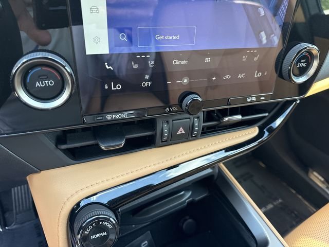 2025 Lexus NX 250 - Photo 19