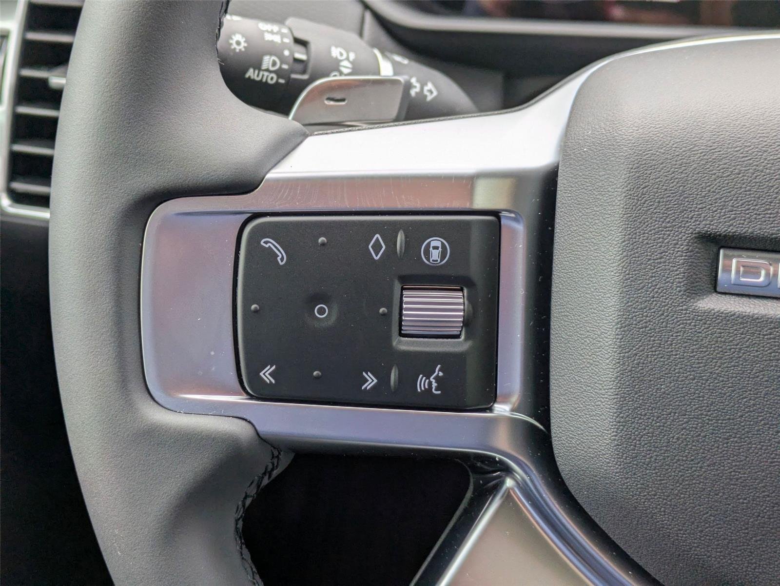 Used 2026 Fuji White Land Rover Dynamic SE image 17