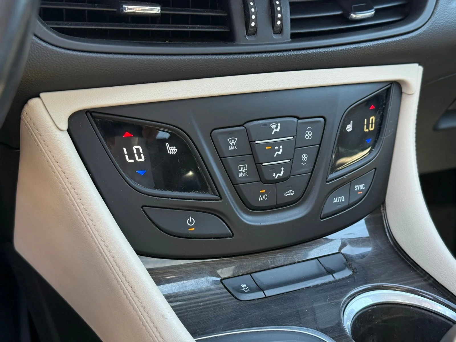 Used 2020 Black Buick Essence image 18