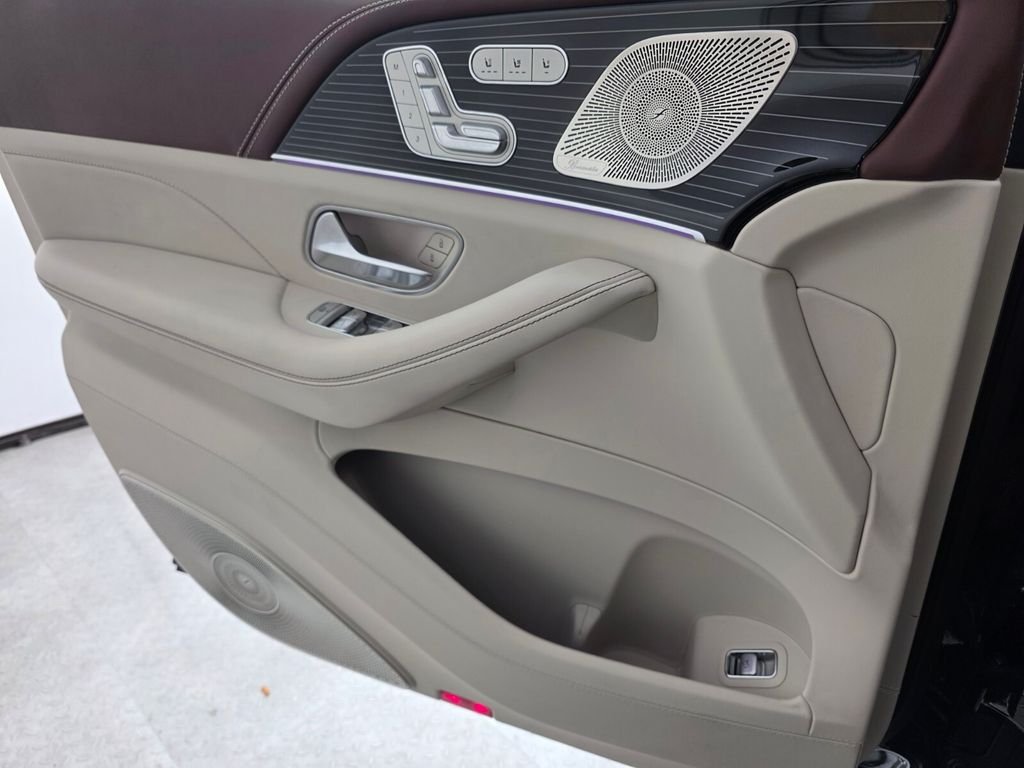 Certified Used 2025 Black Mercedes-Benz Maybach GLS 600 image 29