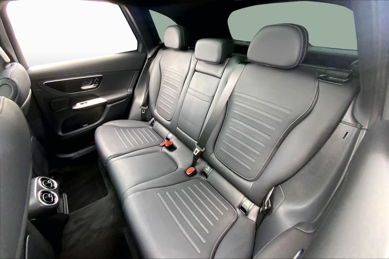 Used 2025 Cirrus Silver Metallic Mercedes-Benz GLC 300 image 20