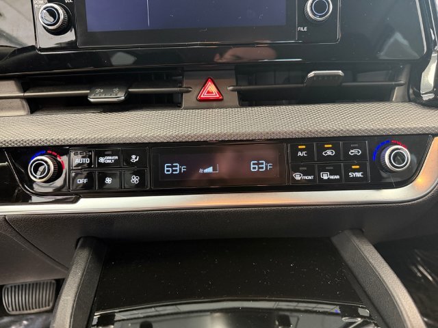 Used 2023 White Kia LX image 21