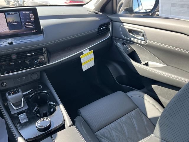 New 2026 Champagne Silver Metallic / Super Black Two-tone Nissan Platinum image 16